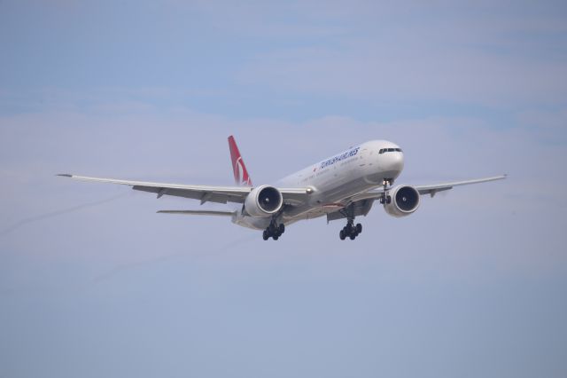BOEING 777-300ER (TC-LJK)