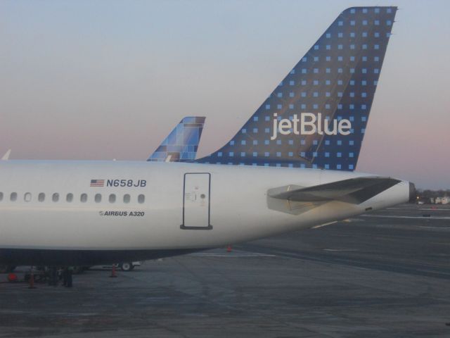 Airbus A320 (N658JB)