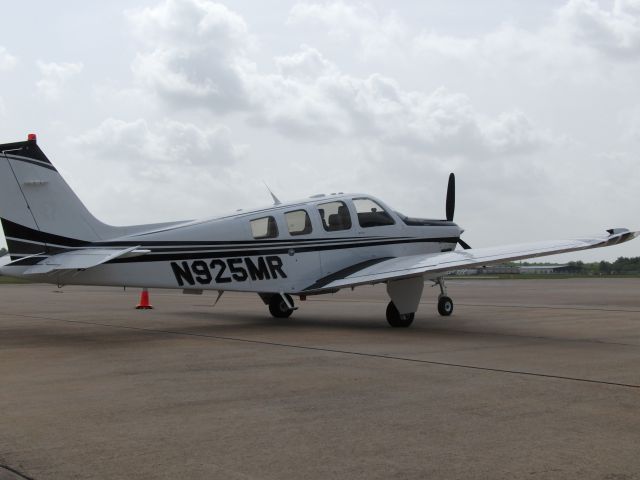 Beechcraft Bonanza (33) (N925MR)