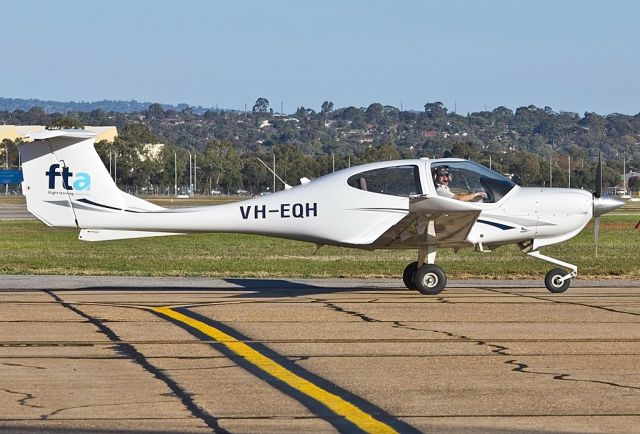 Diamond Star (VH-EQH) - FLIGHT TRAINING ADELAIDE - DIAMOND DA-40 DIAMOND STAR - REG VH-EQH (CN 40.1051) - PARAFIELD ADELAIDE SA. AUSTRALIA - YPPF (24/5/2016)