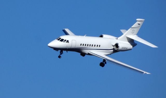 Dassault Falcon 2000 (N192HA) - On short final is this 1998 Dassault Falcon 2000 in the Autumn of 2019.