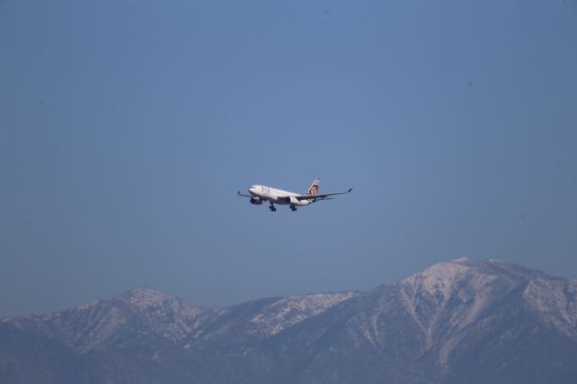 Airbus A330-200 (DQ-FJT)