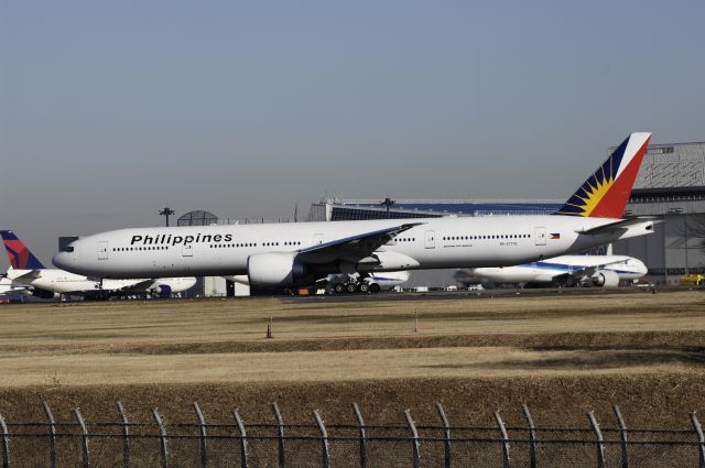 BOEING 777-300 (RP-C7775) - Departure at Narita Intl Airport Rwy34L on 2012/12/11