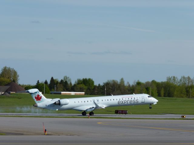 Canadair Regional Jet CRJ-900 (C-FUJZ)