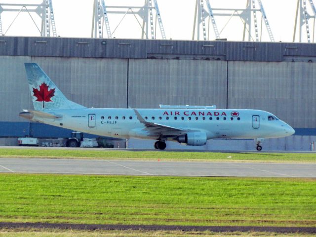 Embraer 170/175 (C-FEJF)