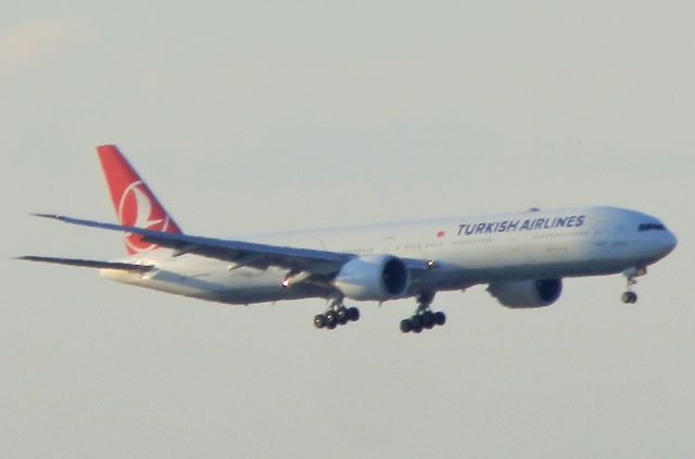 BOEING 777-300ER (TC-LJE)