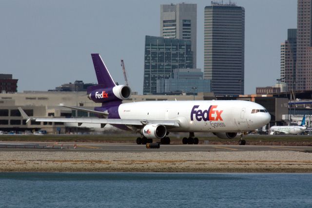 Boeing MD-11 (N586FE)