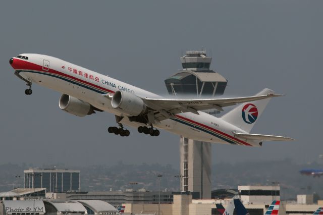 Boeing 777-200 (B-2082)