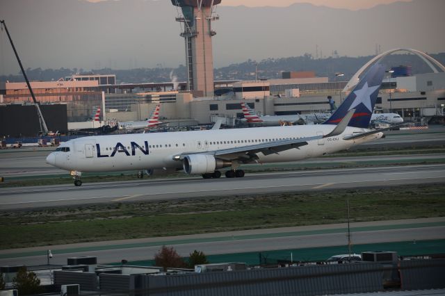 BOEING 767-300 (CC-CXJ)