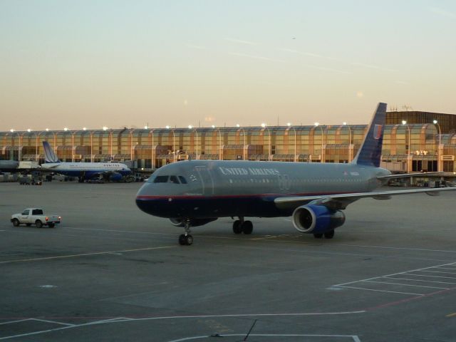 — — - United 757 arriving at OHare