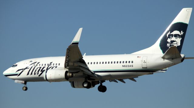 Boeing 737-700 (N623AS) - Landing 30L, 07/24/2012