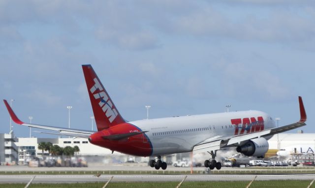 BOEING 767-300 (PT-MSV)
