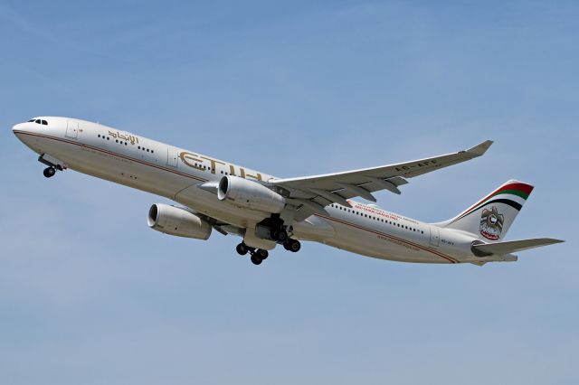 Airbus A330-300 (A6-AFF)