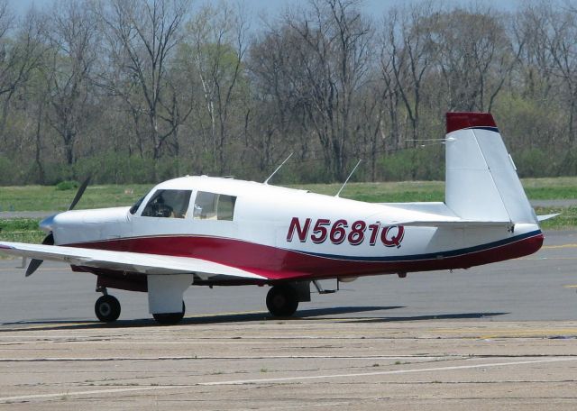 Mooney M-20 (N5681Q) - Parked at the Shreveport Downtown airport.