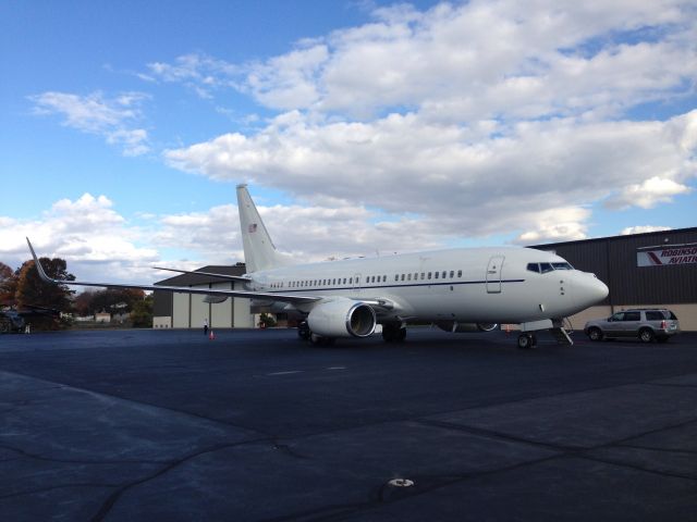 Boeing 737-700 —