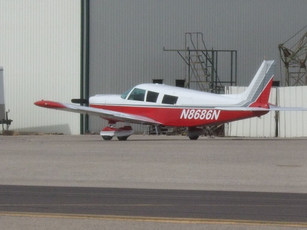 Piper Cherokee (N8686N)