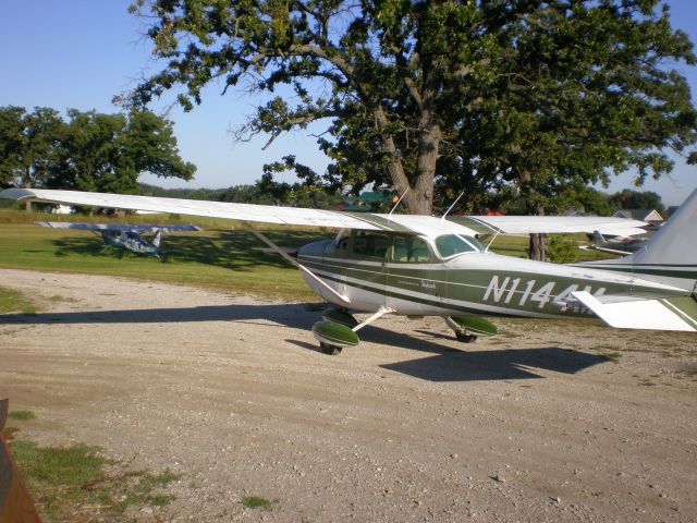 Cessna Skyhawk (N1144M) - BEFORE RESTORATION.