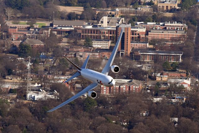 BOEING 777-200LR (N852FD)