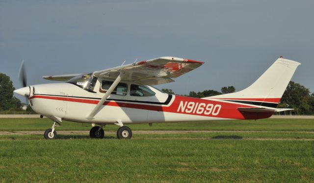 Cessna Skylane (N91690) - Airventure 2017