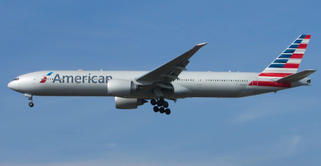 BOEING 777-300ER (N721AN)