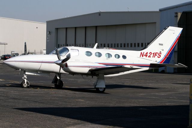 Cessna 421 (N421FS) - Seen here on 6-Nov-06.  Reregistered N421CF 15-Nov-08.