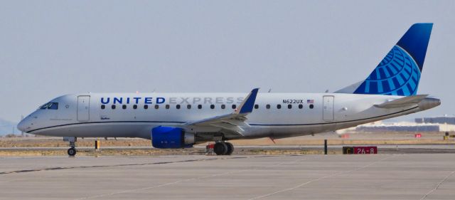 Embraer 175 (N622UX)