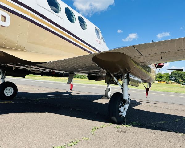 Beechcraft King Air 90 (N94XP)