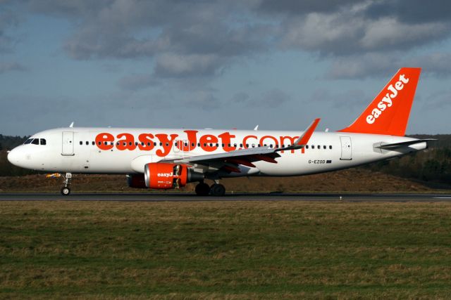 Airbus A320 (G-EZOD) - Landing on rwy 26 on 16-Jan-18 operating flight EZY2366 from LPPT.