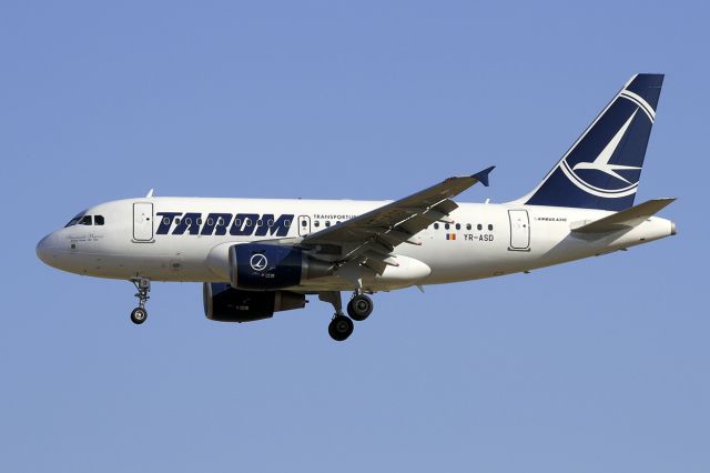 BOEING 737-300 (YR-ASD)