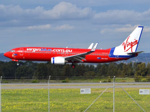 Boeing 737-800 (VH-VUV) - About to put down on runway 05. Thursday 12th July 2012.