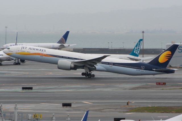 BOEING 777-300 (A6-JAD)