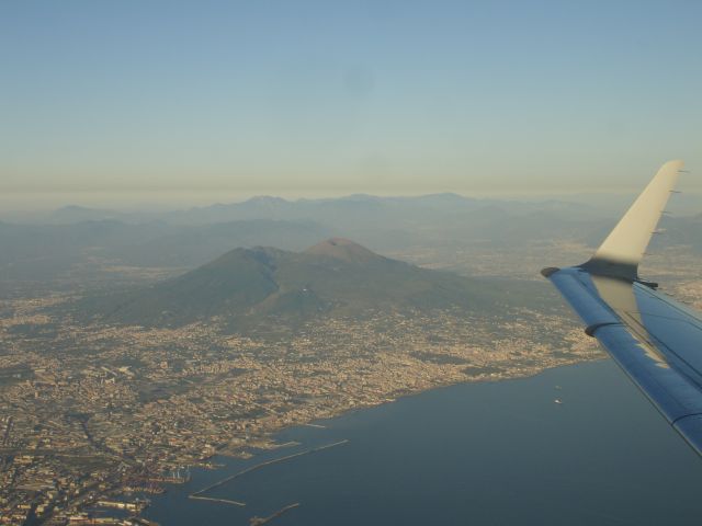 Embraer 170/175 (EI-RDK) - Mount vesuvius