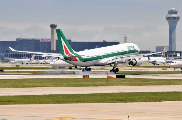 Airbus A330-200 (EI-EJA)