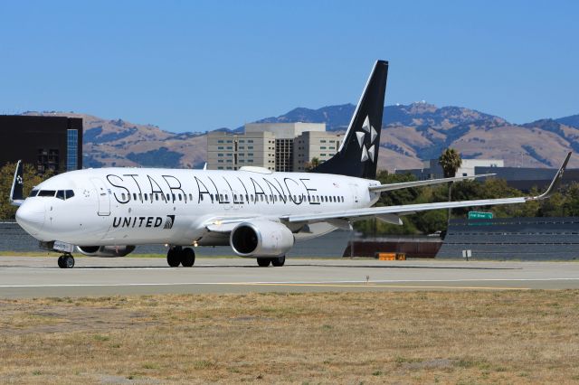 Boeing 737-800 (N26210)