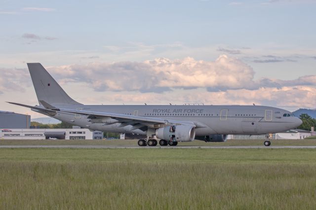 Airbus A330-200 (ZZ-333)