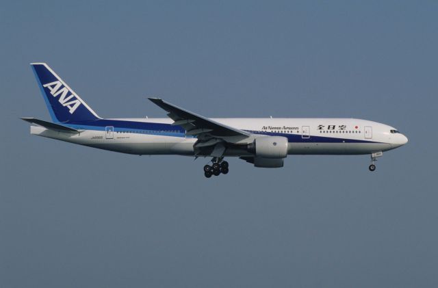 Boeing 777-200 (JA8969) - Final Approach to Tokyo-Haneda Intl Airport Rwy22 on 1997/04/12