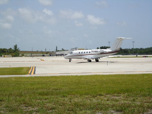 Cessna Citation III (PT-MGS) - 7/22/10 lining up R09L