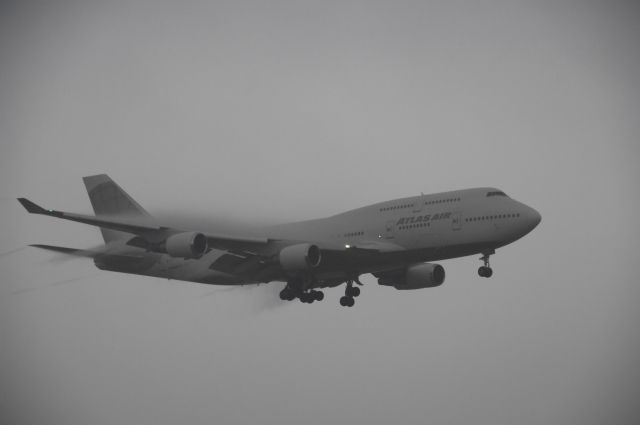 Boeing 747-400 (N263SG) - Final Approach to Narita Intl Airport  R/W16R on 2012/03/23