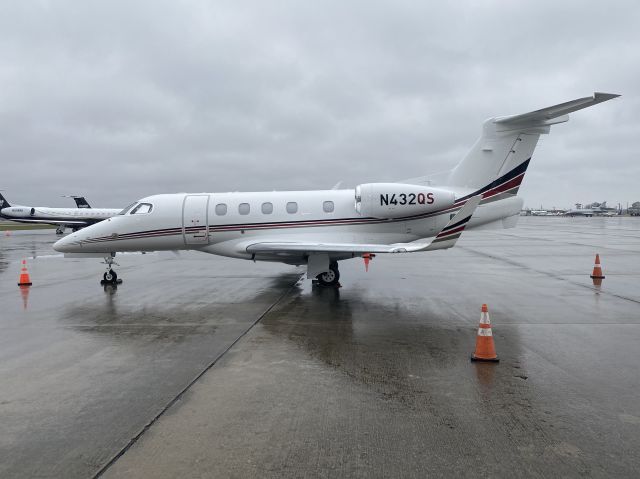 Embraer Phenom 300 (N432QS) - Netjets. 21 DEC 2019.