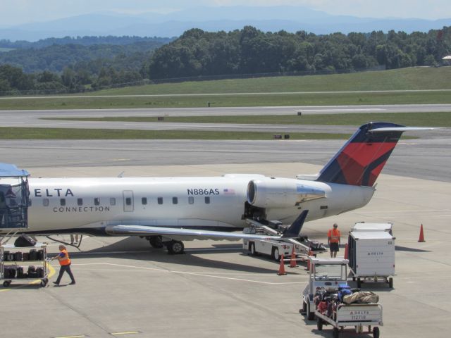 Canadair Regional Jet CRJ-200 (N886AS)