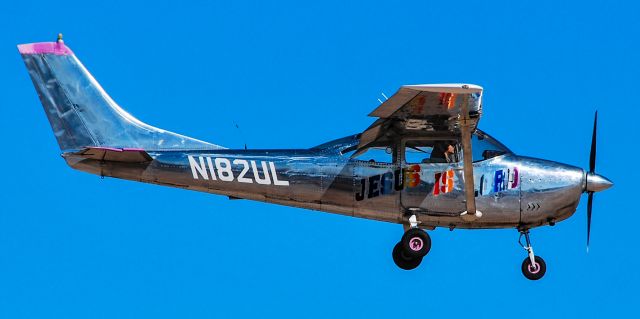 Cessna Skylane (N182UL) - N182UL 1964 CESSNA 182H s/n 18255864 "Jesus is Lord" - North Las Vegas Airport (IATA: VGT, ICAO: KVGT,)br /Photo: TDelCorobr /February 8, 2020