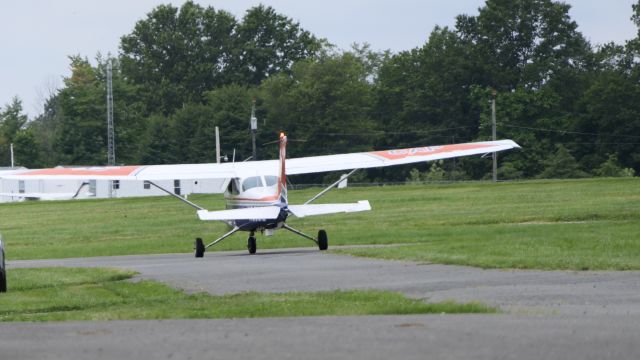 Cessna Skyhawk (N63312)
