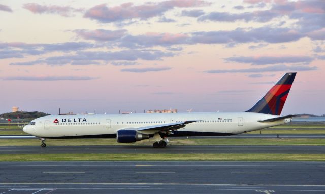 BOEING 767-400 (N825MH) - Delta Air Lines Boeing 767-432(ER) N825MH in Boston 