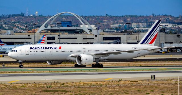 BOEING 777-300ER (F-GSQM) - F-GSQM Air France Boeing 777-328(ER) s/n 32848/558 - Los Angeles International Airport (IATA: LAX, ICAO: KLAX, FAA LID: LAX)br /Photo: TDelCorobr /September 3, 2017
