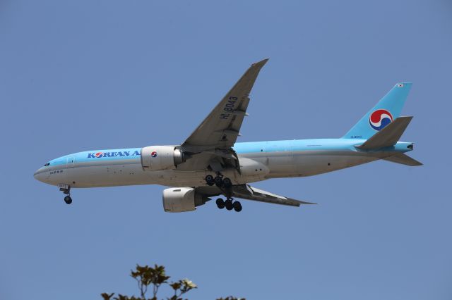 BOEING 777-200LR (HL8043)