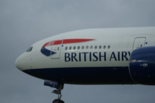 Boeing 777-200 (G-VINE) - British Airways on finals rwy 27L