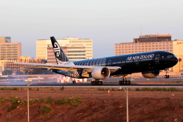 BOEING 777-300 (ZK-OKQ) - Monday, July 29, 2013