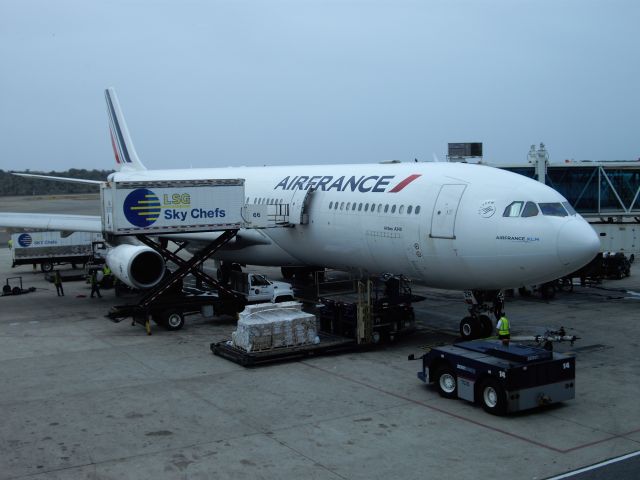 Airbus A340-300 (F-GLZR)