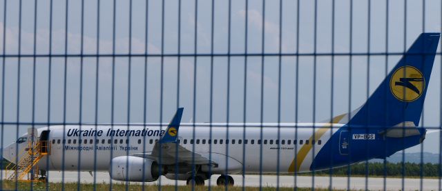 Boeing 737-800 (VP-BQS)