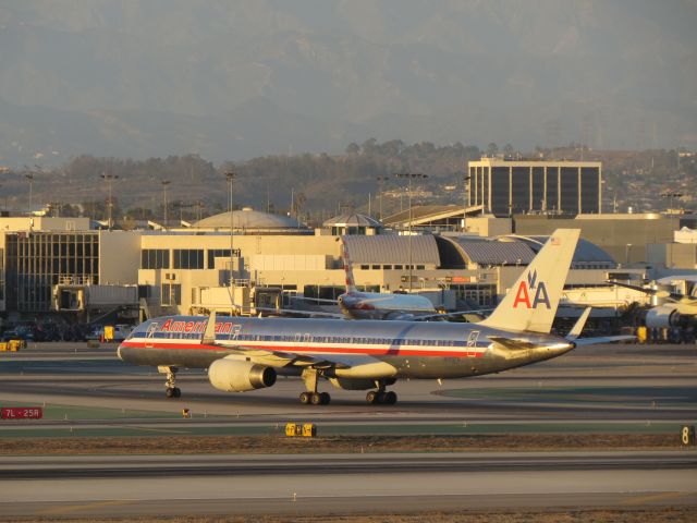 Boeing 757-200 (N693AA) - a rel=nofollow href=http://flightaware.com/live/flight/N693AA/history/20141028/2145Z/KDFW/KLAXhttps://flightaware.com/live/flight/N693AA/history/20141028/2145Z/KDFW/KLAX/a